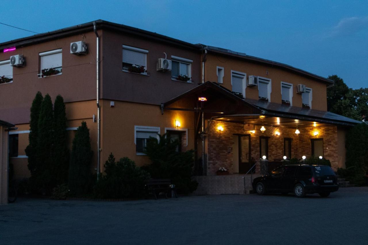 Hotel Tranzit Odorheiu Secuiesc Εξωτερικό φωτογραφία